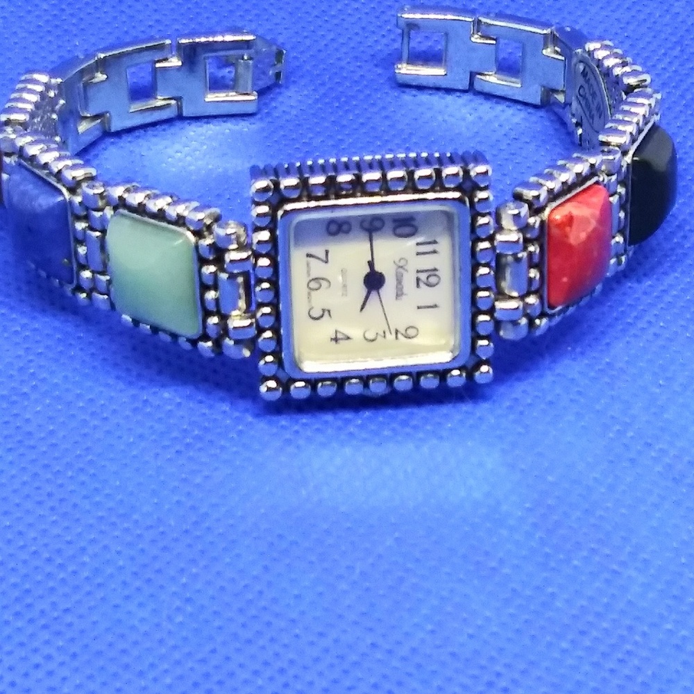 WATCH XANDAU BEAUTIFUL STONE LOOKING